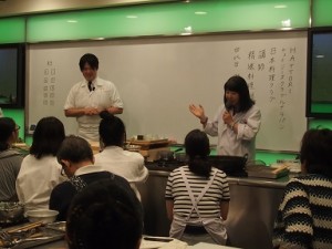 まずは、津貴子会長が講師の先生を紹介
